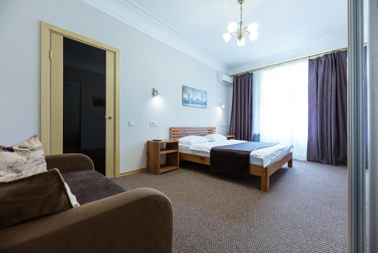 Guest House "Vladimirskaya 42" Kiev Eksteriør bilde
