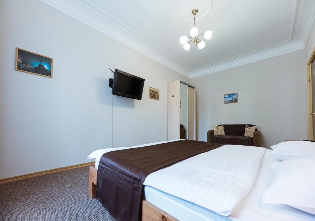 Guest House "Vladimirskaya 42" Kiev Eksteriør bilde