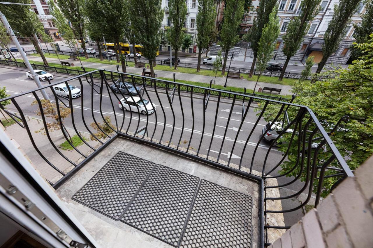 Guest House "Vladimirskaya 42" Kiev Eksteriør bilde