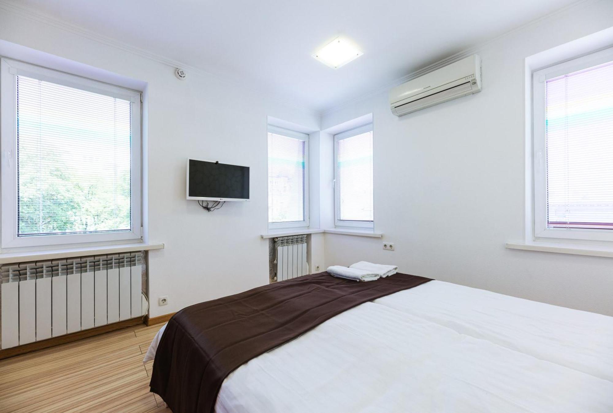 Guest House "Vladimirskaya 42" Kiev Eksteriør bilde