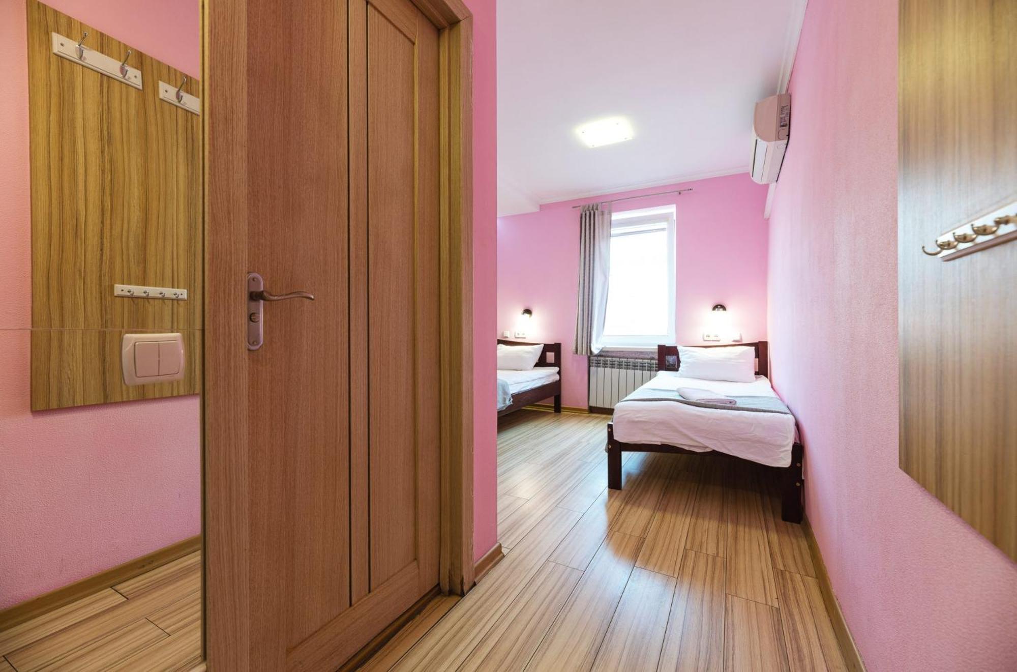 Guest House "Vladimirskaya 42" Kiev Eksteriør bilde