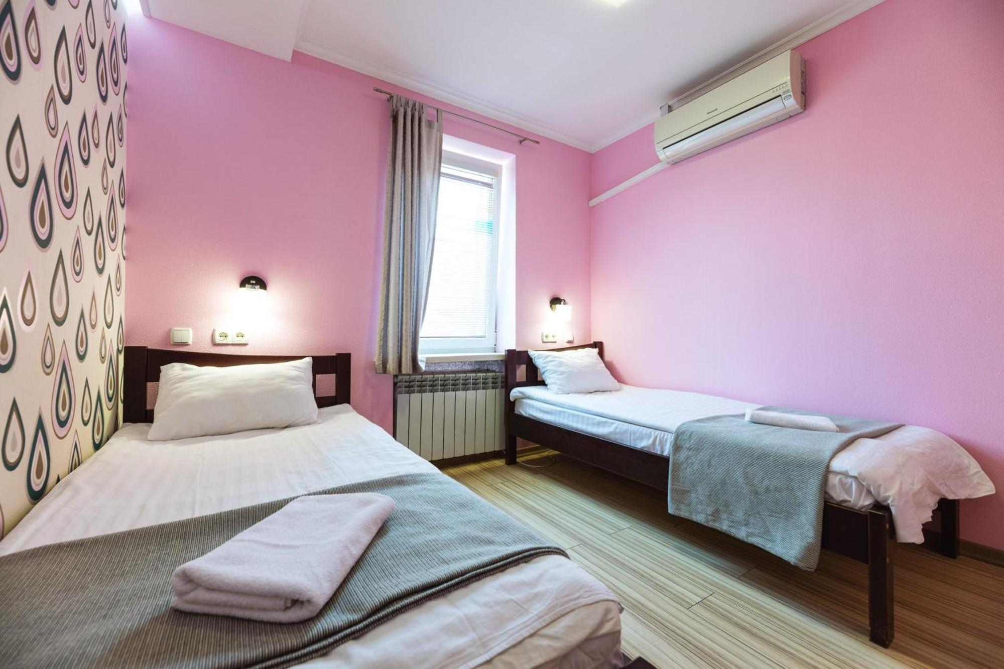 Guest House "Vladimirskaya 42" Kiev Eksteriør bilde