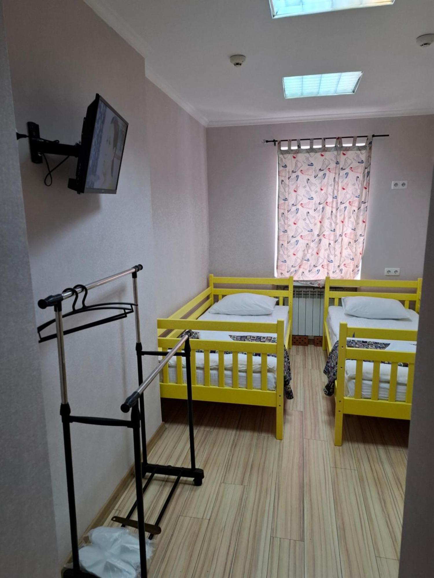 Guest House "Vladimirskaya 42" Kiev Eksteriør bilde