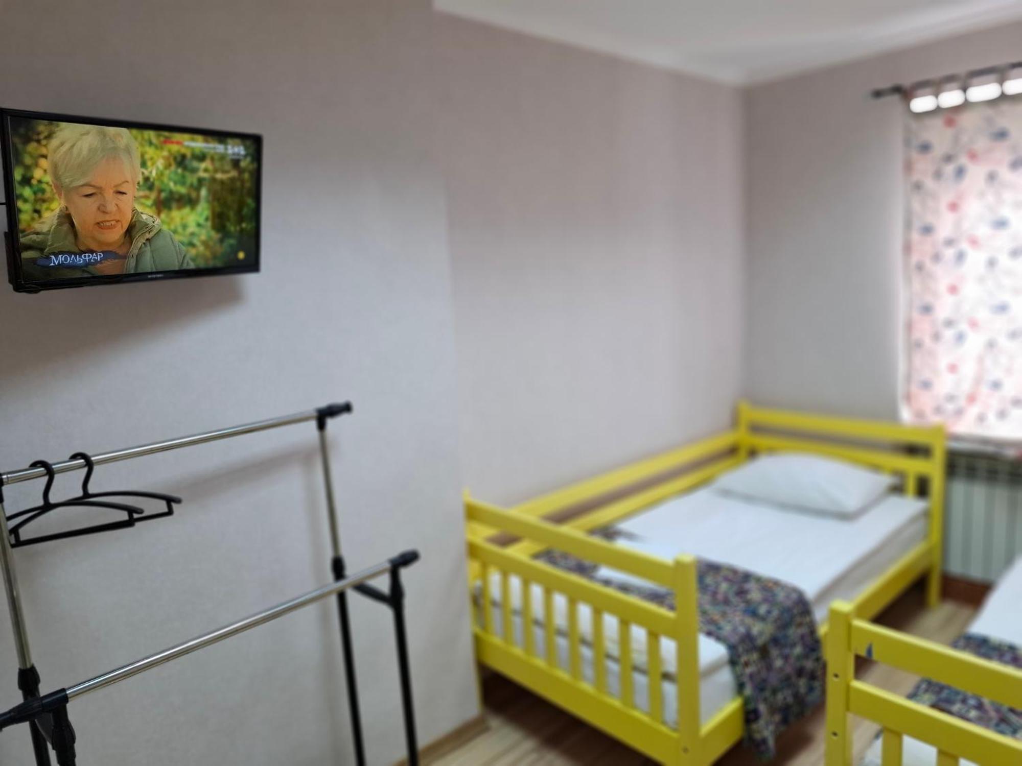 Guest House "Vladimirskaya 42" Kiev Eksteriør bilde