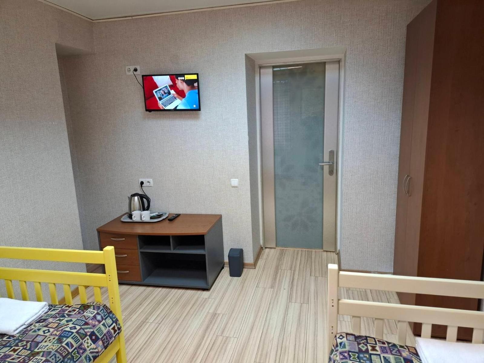 Guest House "Vladimirskaya 42" Kiev Eksteriør bilde